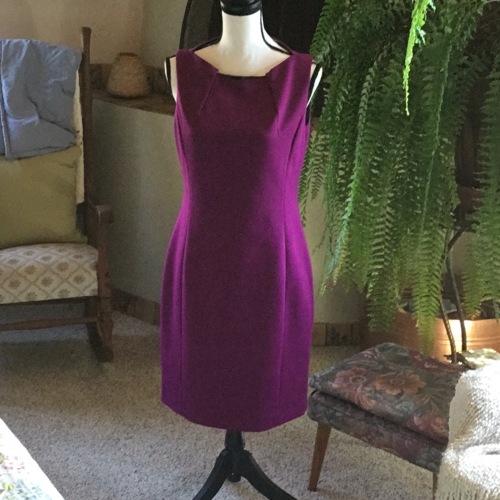 EUC Tahari Sleeveless Dress